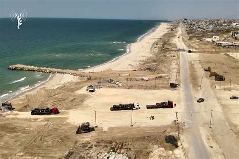 Onu Casi Camiones De Ayuda Han Llegado Por El Muelle De Estados