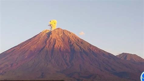 Badan Geologi Aktivitas Kegempaan Masih Tinggi Di Gunung Semeru