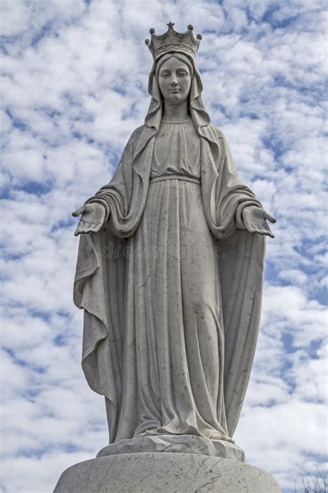 Estatua De Maria Foto De Archivo Imagen De Dios Esperanza