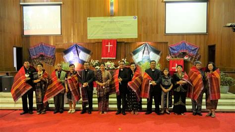 Ephorus Hkbp Pdt Robinson Butarbutar Membekali Sintua Hkbp Se Resort