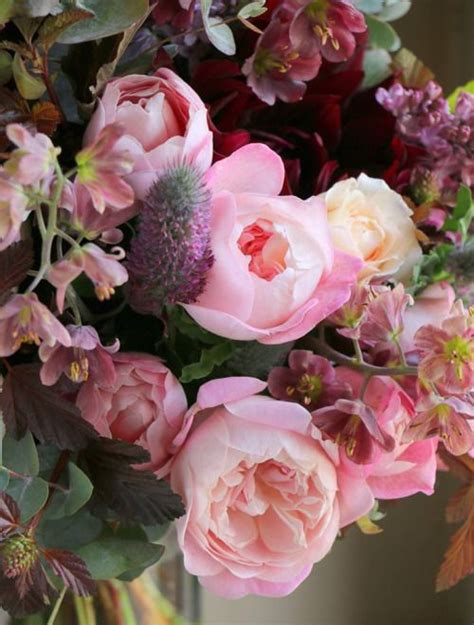 A Vase Filled With Lots Of Pink Flowers