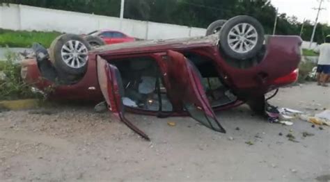 Volcadura De Automóvil Deja Dos Personas Lesionadas En Tulum