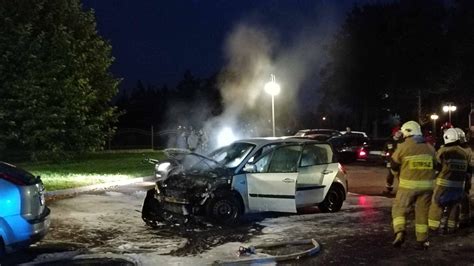 Jedlicze Pożar samochodu na parkingu przy kościele