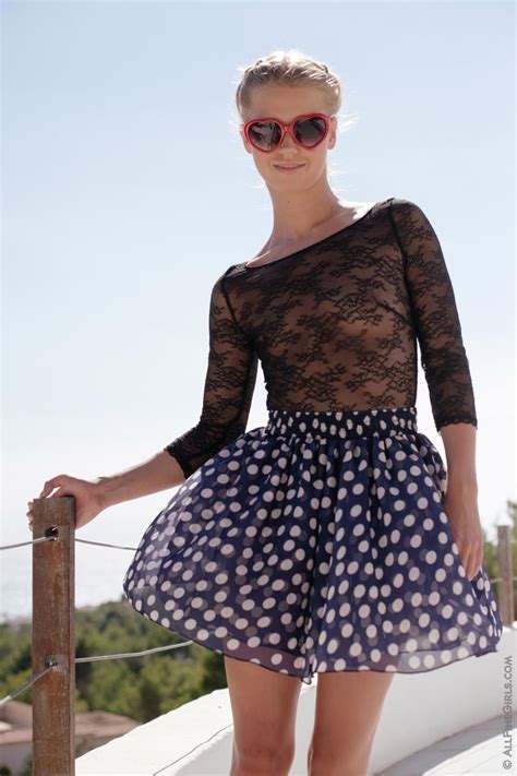 Cute Slim Blonde With Sunglasses Porn Pictures Xxx Photos Sex Images Pictoa