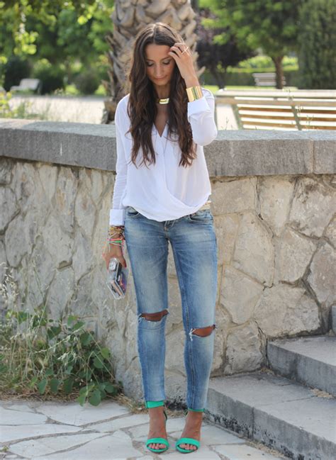 Hot Fashion Trend: 17 Stylish Outfit Ideas with Ripped Jeans - Style Motivation