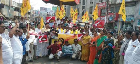 Tdp Stages Protest Against Centre