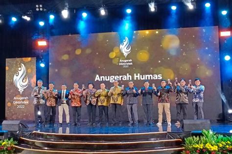 Universitas Esa Unggul Borong 4 Penghargaan Di Ajang Anugerah