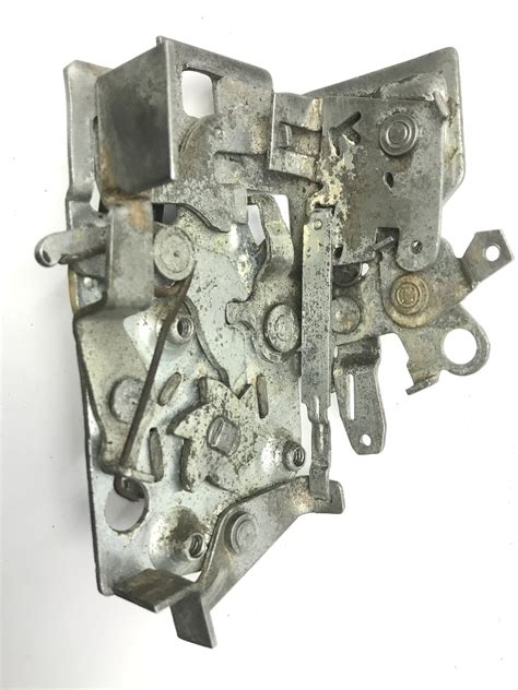 EJ EH HOLDEN USED RIGHT HAND FRONT DOOR LOCK MECHANISM PREMIER SPECIAL