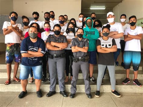 Pol Cia Militar Se Apresenta Em Aula Eletiva De Profiss O Em Escola