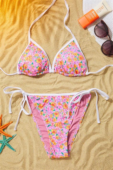 Trendyolmilla Çiçek Desenli Üçgen Biyeli Brazilian Bikini Takımı