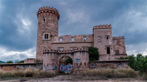 El Castillo M S Embrujado De Espa A Est En Barcelona La Puerta Al