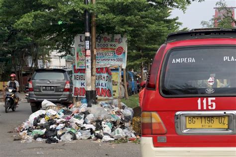 DLHK Palembang Sebut Kekurangan Armada Jadi Penyebab Banyak Tumpukan