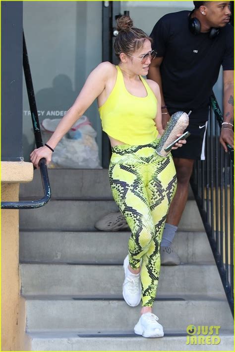 Jennifer Lopez Rocks Yellow Snakeskin Print Leggings For Morning