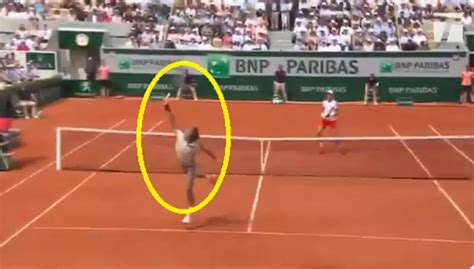 Roger Federer Hits Amazing Backhand Overhead