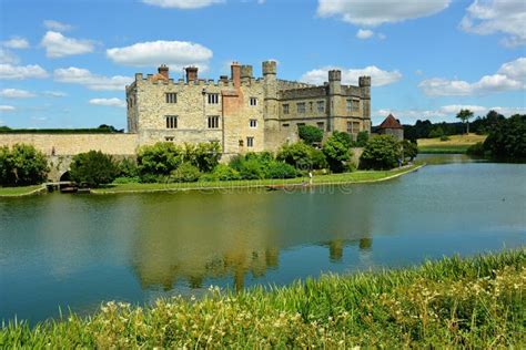 English Medieval Castle with Moat Stock Image - Image of english ...