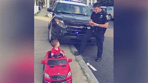 Officer Pulls Over Toddler In Traffic Stop Fox 5 Atlanta