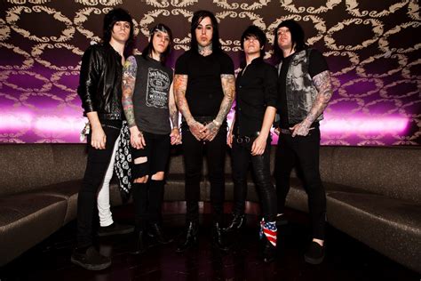 Videos: Falling in Reverse: "Just Like You" | Punknews.org