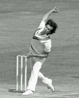 Cricket Gloden Moments: Imran Khan Lovely Bowling Action in 1980's