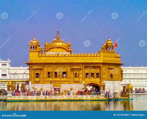 view  sikh devotee  golden temple sri harmandir sahib  amritsar