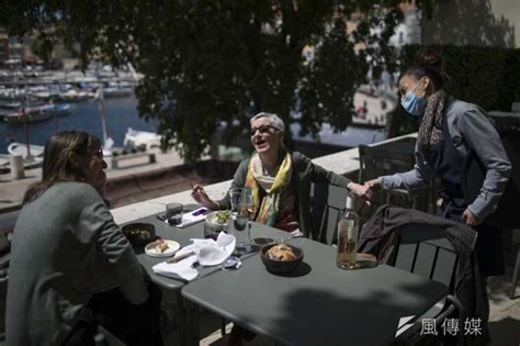 狂歡氣息隨夏日而來》歐洲疫情降溫 專家警告：變種病毒狡猾、還不到開派對的時候！ 風傳媒