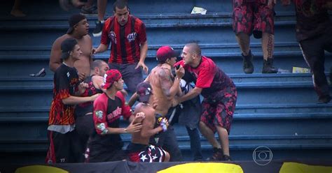 Fantástico Brigas De Torcidas Matam 30 Em 2013 Ano Mais Violento Do Futebol Brasileiro