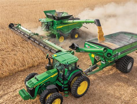 John Deere Apresenta Os Novos Tratores 7M A Colheitadeira X9 E A