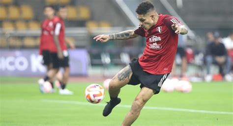 Paolo Guerrero es la primera opción de Juan Reynoso para enfrentar a