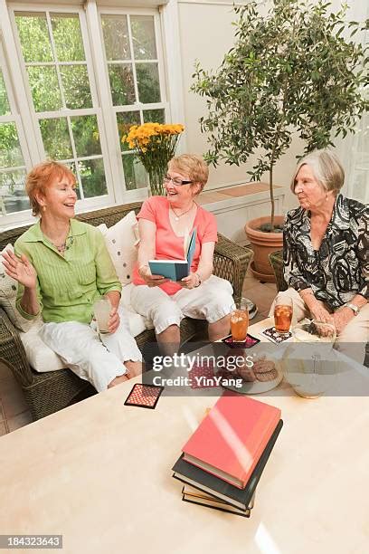 Book Club Women Home Photos And Premium High Res Pictures Getty Images