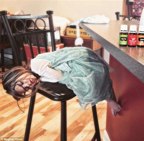 Mother Shares Snaps Of Her Girls Falling Asleep Around The House Girl Falling How To Fall