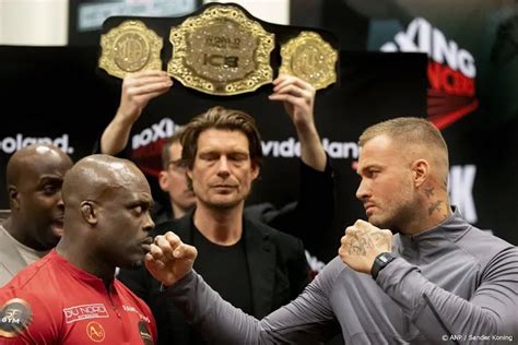 Dave Roelvink Doet Staredown Met Melvin Manhoef