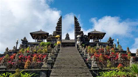 Temukan Jantung Spiritual Bali Panduan Perjalanan Komprehensif Ke Pura