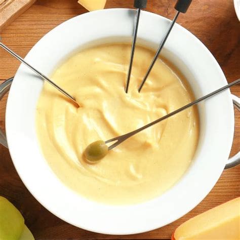 What To Dip In Cheese Fondue 31 Unique Ideas To Try