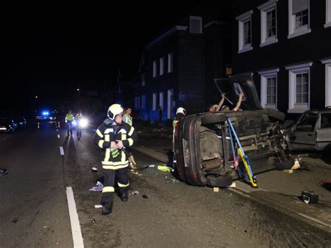 Wermelskirchen N Chtlicher Unfall Mit Zwei Verletzten Und Hohem