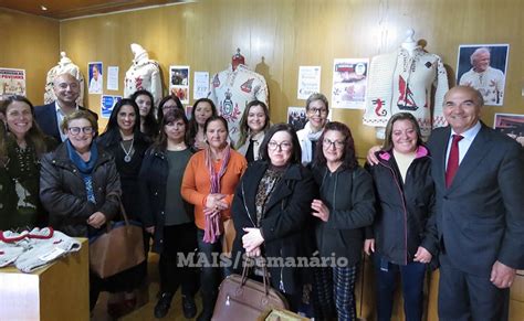 Camisola Poveira em exposição no Posto de Turismo fotos MAIS Semanário