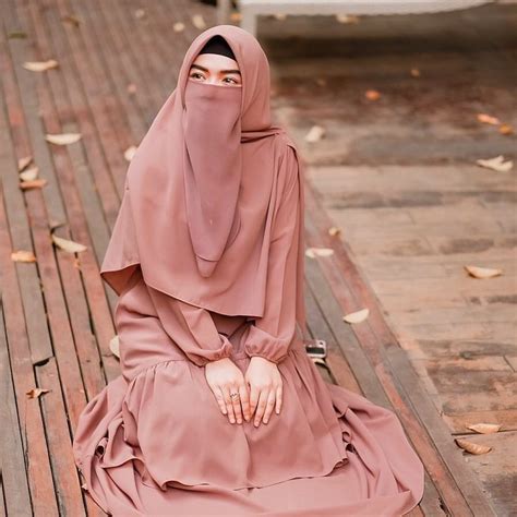 Pin By Islamic History On ˚ Muslim ᵍⁱʳˡ Dress˚ Niqab Beautiful Hijab