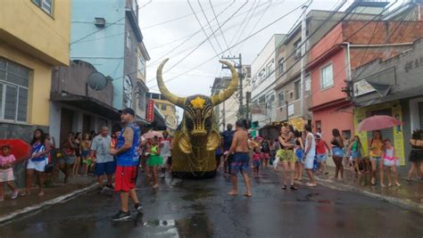 Foliões Lotam As Ruas De Barra Mansa Diário Do Vale