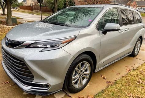 Toyota Sienna Hybrid AWD - Mommy Travels