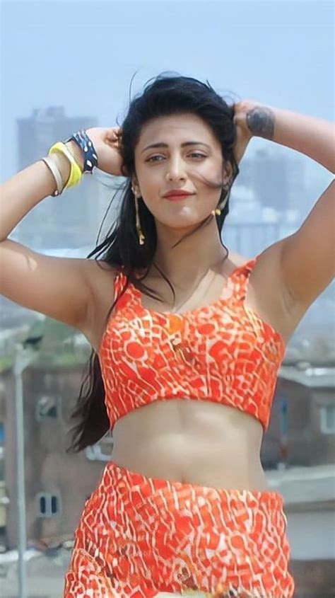 Shruti Hassan In Saree Navel