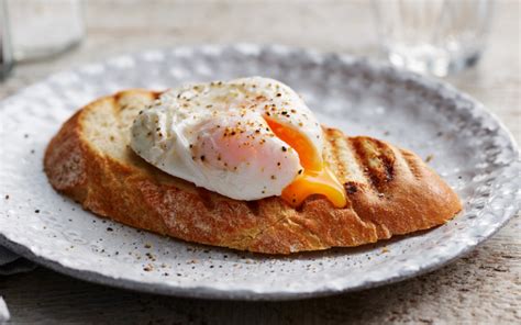 How To Make Poached Eggs In The Microwave Chefsresource