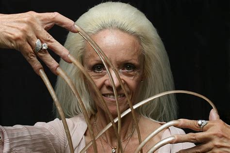 A 82 ans elle détenait le record impressionnant des ongles les plus