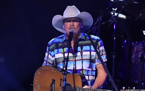 Alan Jackson Announces Final Dates For Last Call One More For The