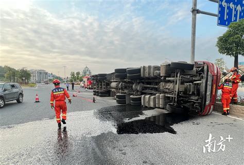 货车侧翻司机被困，潮阳消防紧急救援人员车头进行