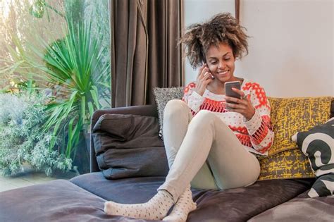 Pessoas Tecnologia E Conceito De Lazer Close Up De Mulher Feliz