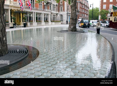 Fountain Outside of the Connaught Hotel Mayfair London Stock Photo - Alamy