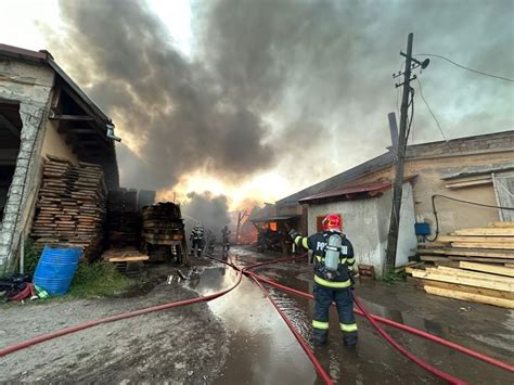 Incendiu Uria Cu O Victim Decedat La Un Depozit Din Eremitu