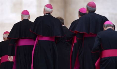 Sacerdote polaco gay acusa a la Iglesia Católica de sembrar el odio