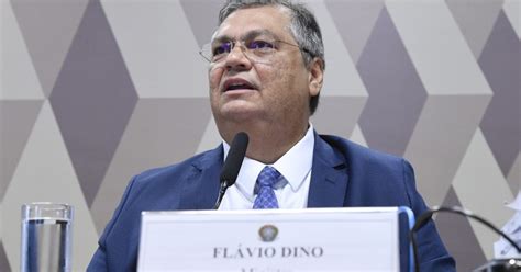 Flávio Dino retorna à magistratura 18 anos depois e toma posse no STF