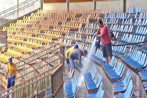 P Blico Volta Ao Dourad O Ap S Anos E Dac Joga Torcida Pela Vez