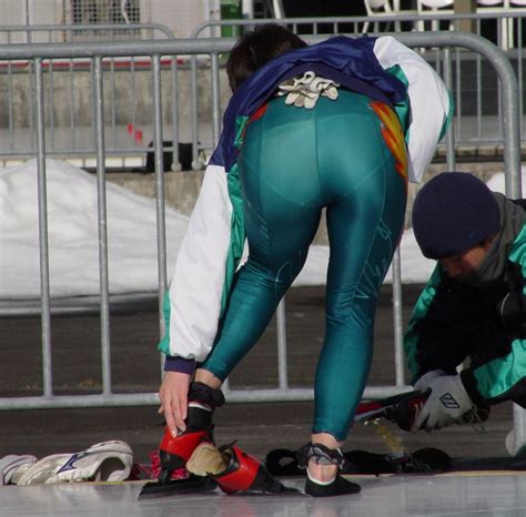 陸上以上に興奮スピードスケートの完全丸見え透けパンツ