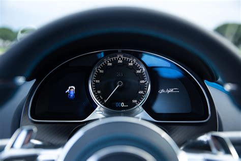 The Bugatti Chiron is a cerulean stunner - CNET